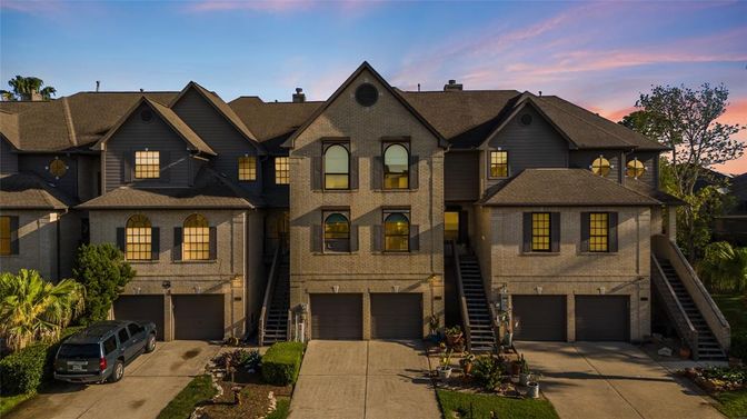 Attached, Exterior, Facade, Rowhouse