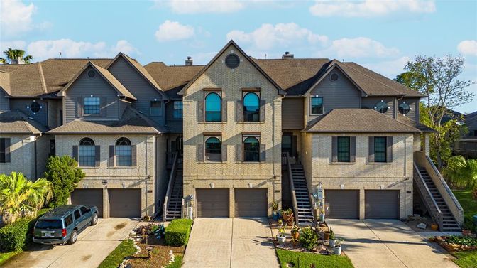 Attached, Exterior, Facade, Rowhouse