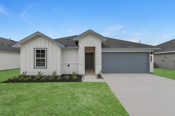 Attached, Exterior, Facade, Farmhouse
