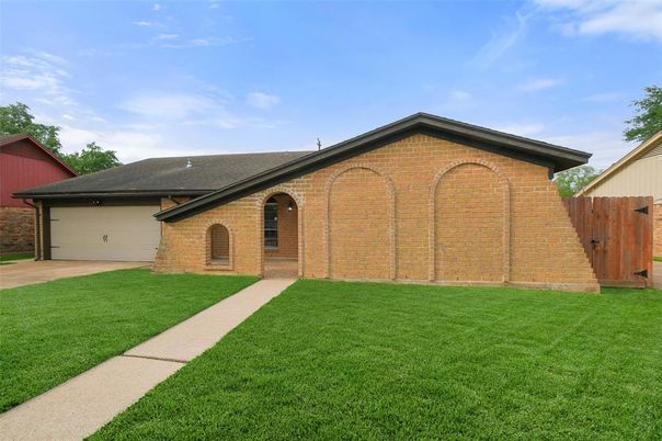 Attached, Exterior, Facade, Brick Facade, Brick Traditional