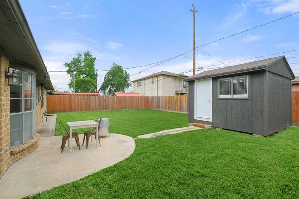 Backyard, Exterior