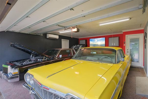Garage, Interior
