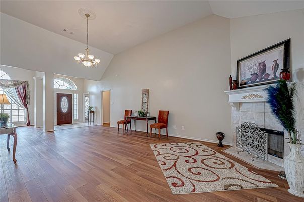 Chandelier, Dining room, Fireplace, Interior, Wood Texture Flooring