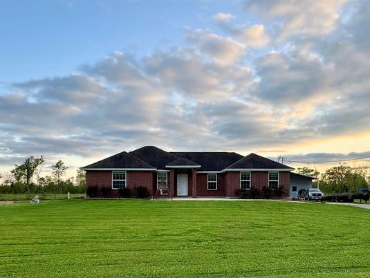 Backyard, Exterior, Facade, Brick Facade, Brick Traditional