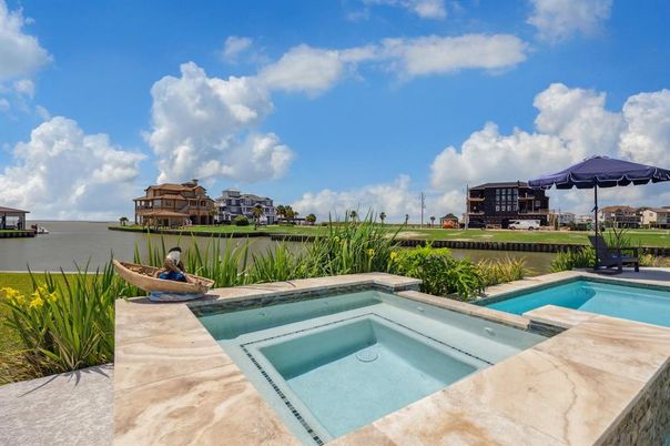 Exterior, Pool, Water