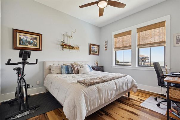 Bedroom, Fitness Equipment, Interior, Wood Texture Flooring