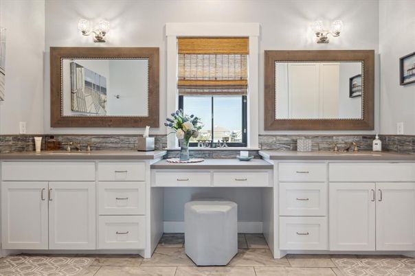 Bathroom, Dual Sink Vanities, Interior