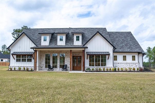 Attached, Exterior, Facade, Farmhouse