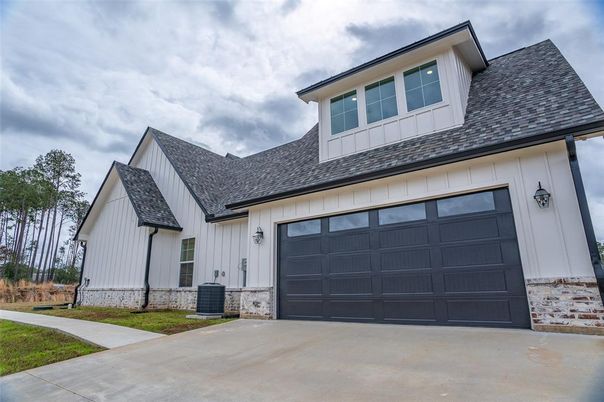 Attached, Exterior, Facade, Farmhouse