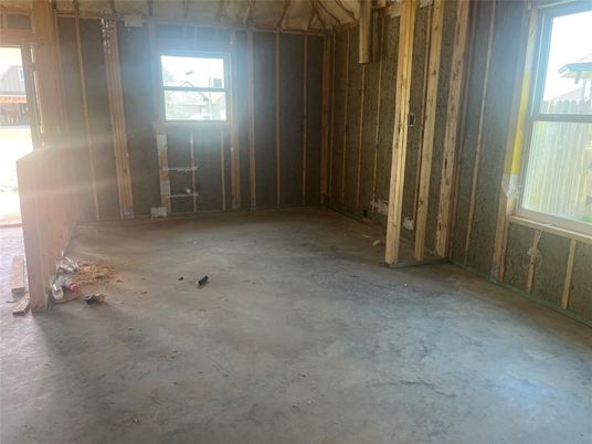 Empty room, Interior