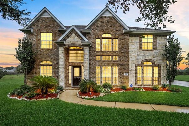 Exterior, Facade, Brick Facade, Brick Traditional