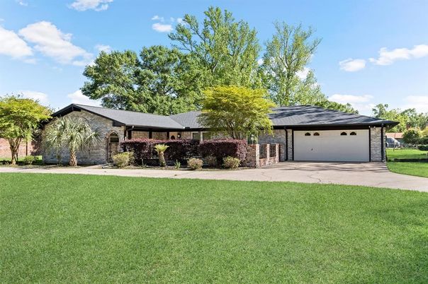 Attached, Backyard, Exterior, Facade, Brick Facade, Ranch
