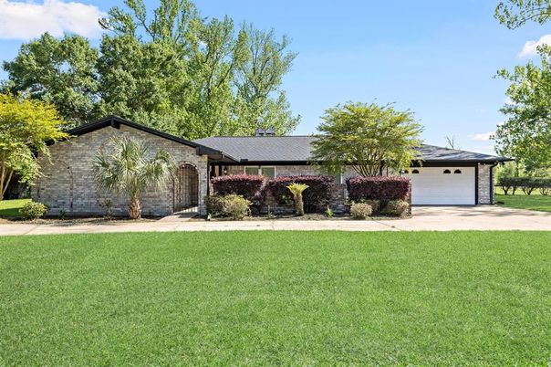 Attached, Backyard, Exterior, Facade, Brick Facade, Ranch