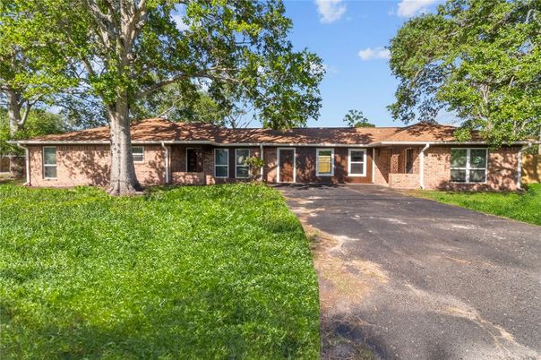 Backyard, Exterior, Facade, Brick Facade, Ranch