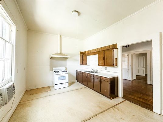 Interior, Kitchen, Pendant Lights, Wood Texture Flooring