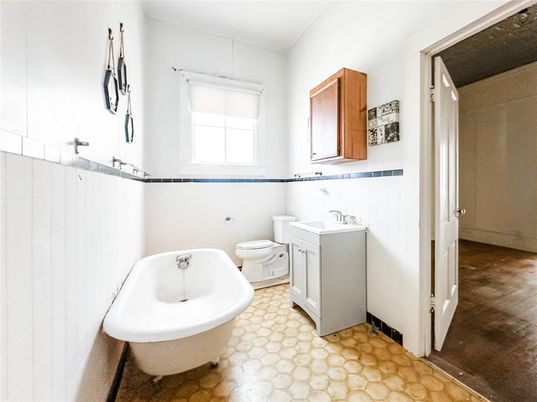 Bathroom, Free Standing Baths, Interior
