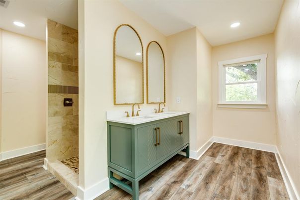 Bathroom, Interior, Recessed Lighting, Wood Texture Flooring