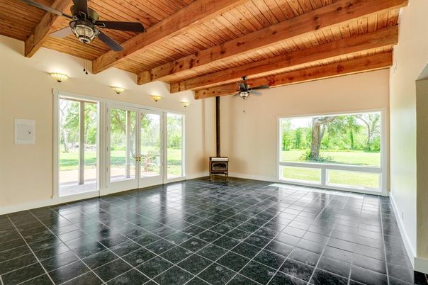 Empty room, Interior, Wooden Beams, Wooden Ceilings