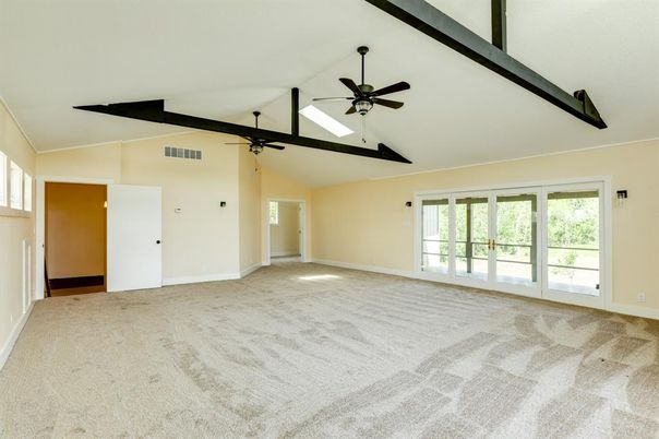 Empty room, Interior, Wooden Beams