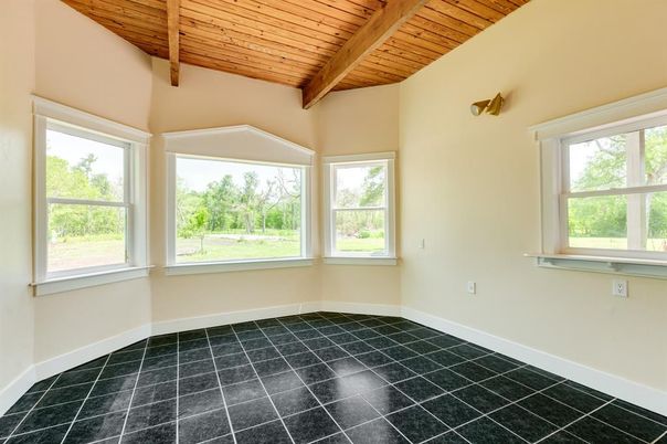 Empty room, Interior, Wooden Beams, Wooden Ceilings