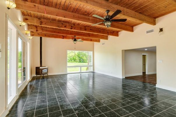 Empty room, Interior, Wooden Beams, Wooden Ceilings