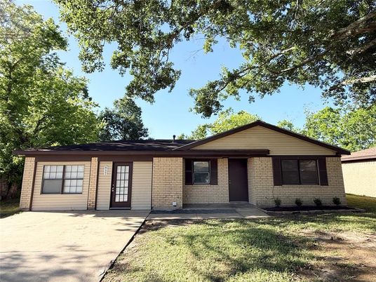 Attached, Exterior, Facade, Brick Facade, Ranch