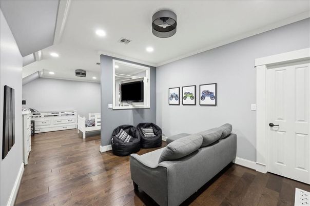 Interior, Recessed Lighting, Wood Texture Flooring