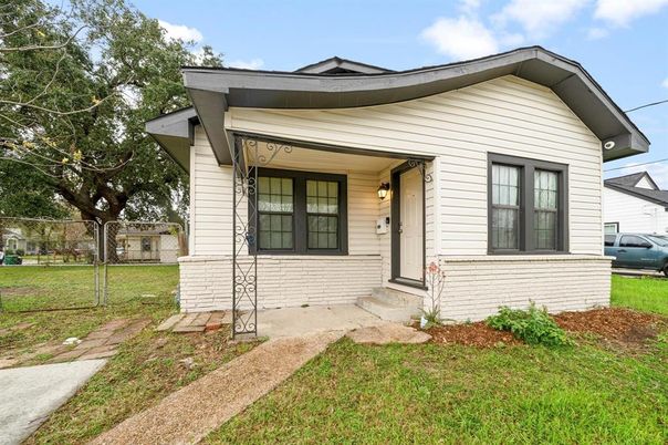 Exterior, Facade, American Craftsman