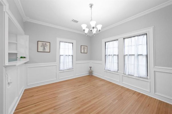 Chandelier, Empty room, Interior, Wood Texture Flooring