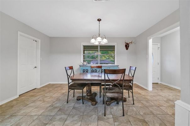 Chandelier, Dining room, Interior, Pendant Lights