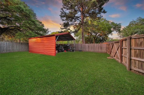 Backyard, Exterior