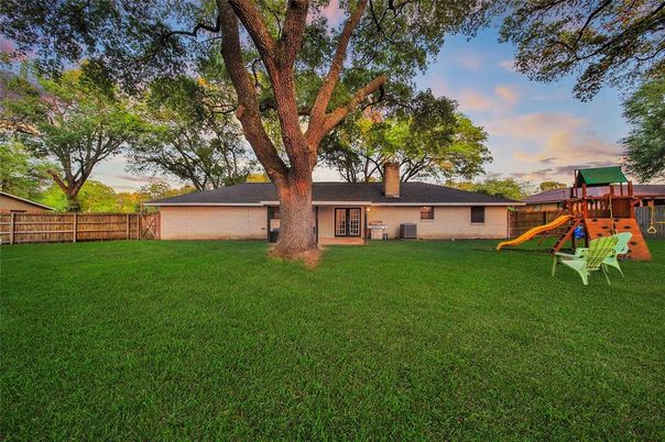 Backyard, Exterior, Playground
