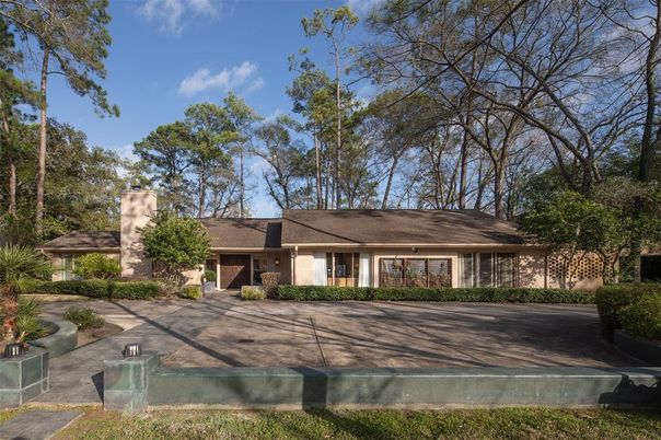 Exterior, Facade, Brick Facade, Ranch