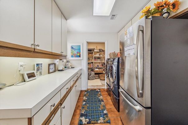 Interior, Kitchen, Washer, Wood Texture Flooring