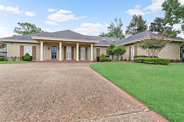 Backyard, Exterior, Facade, Ranch