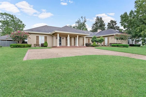 Backyard, Exterior, Facade, Ranch