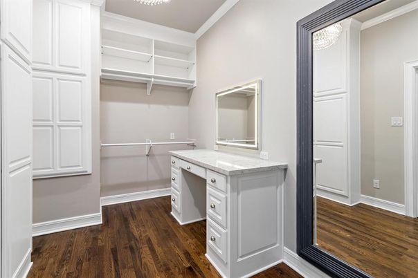 Interior, Walk-in Closets, Wood Texture Flooring