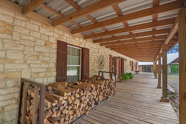 Exterior, Wooden Beams