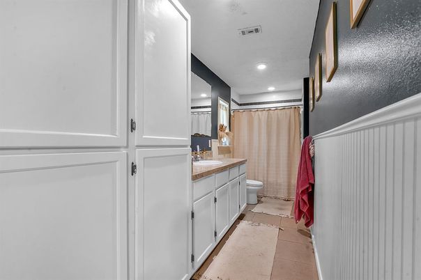Bathroom, Interior, Recessed Lighting
