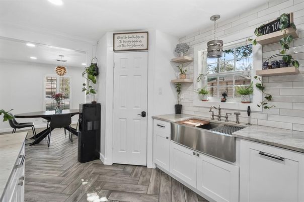 Dining room, Interior, Kitchen, Pendant Lights, Recessed Lighting, Wood Texture Flooring