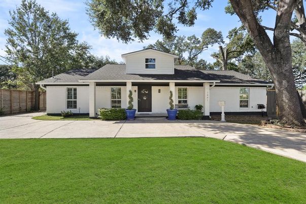 Backyard, Exterior, Facade, Ranch