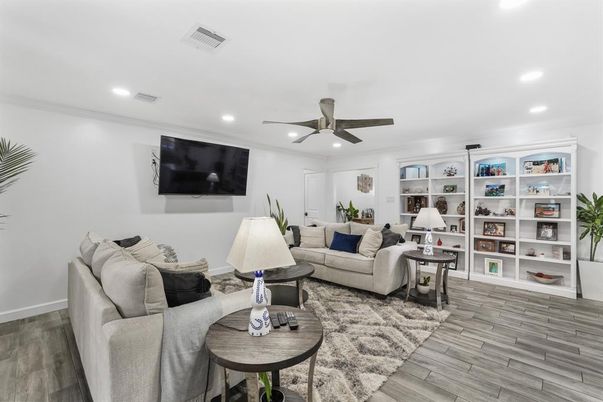 Interior, Living room, Recessed Lighting, Wood Texture Flooring