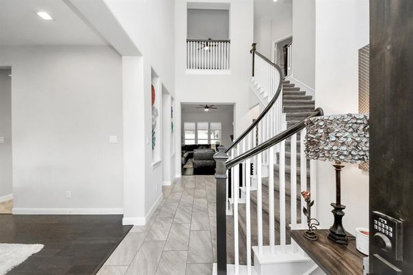 Interior, Recessed Lighting, Wood Texture Flooring