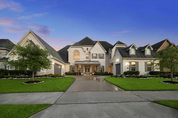 Attached, Exterior, Facade, Farmhouse