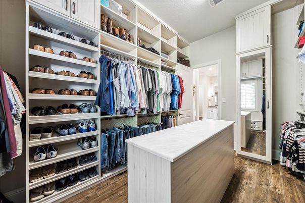Interior, Walk-in Closets, Wood Texture Flooring