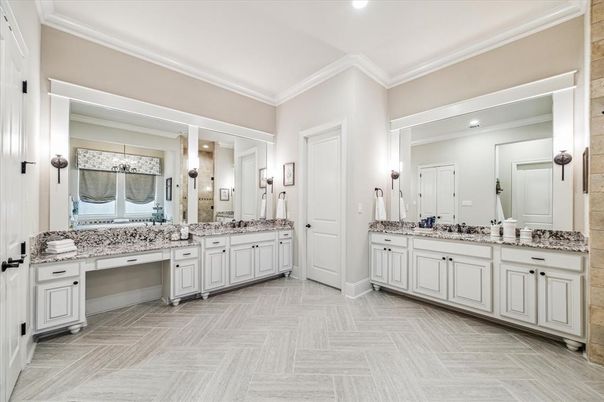 Bathroom, Dual Sink Vanities, Interior, Recessed Lighting