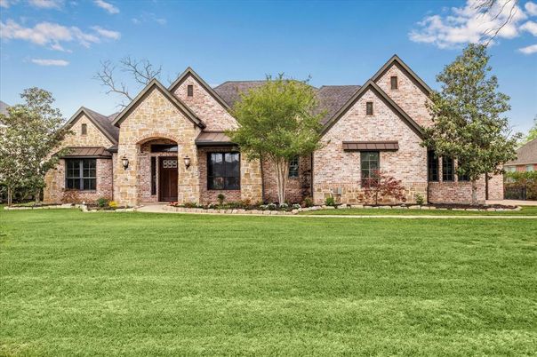 Backyard, Exterior, Facade, Brick Facade, Brick Traditional