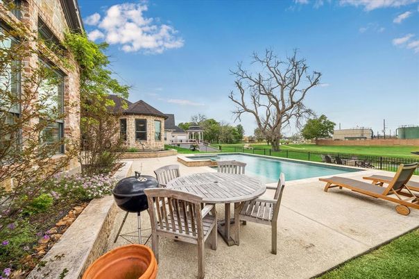Exterior, Fireplace, Pool