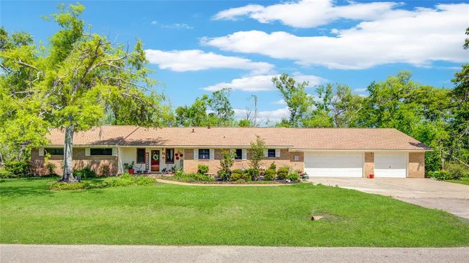 Attached, Backyard, Exterior, Facade, Brick Facade, Ranch