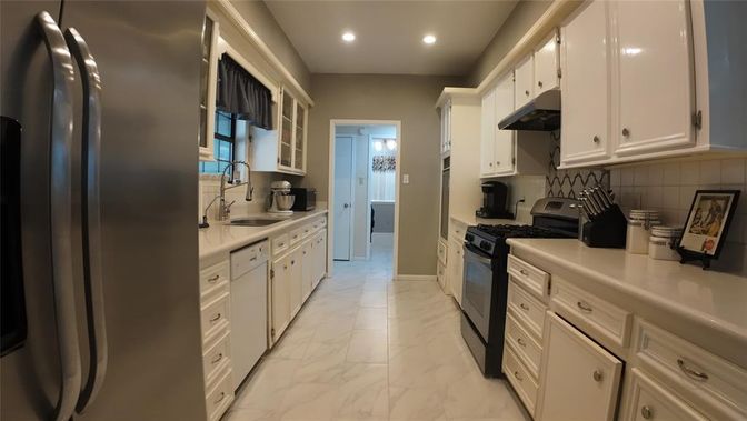 Interior, Kitchen, Marble, Recessed Lighting, Stainless Steel Appliances
